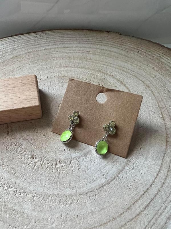 Boucles d oreilles vertes et argentees